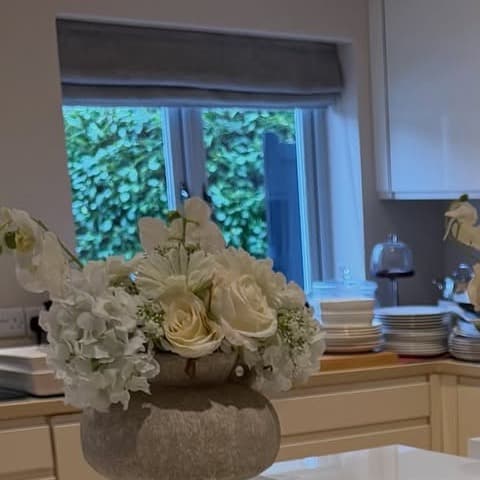 An ivory floral arrangement detail from a signature table setup.